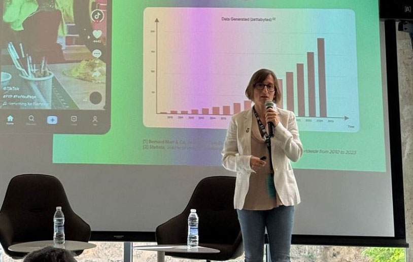 Globalcom team present at the TikTok for Business Workshop